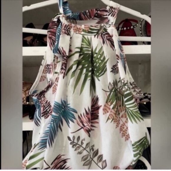 New Floral Top and Short Set Size Small - Picture 7 of 14